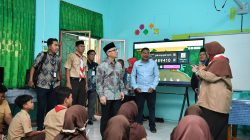 Pemerintah terus memperkuat arah transformasi pendidikan nasional di tahun pertama pemerintahan Presiden Prabowo Subianto dan Wakil Presiden Gibran Rakabuming Raka melalui dua strategi utama: digitalisasi pembelajaran dan revitalisasi infrastruktur pendidikan (Foto: Dok Kemendikdasmen)
