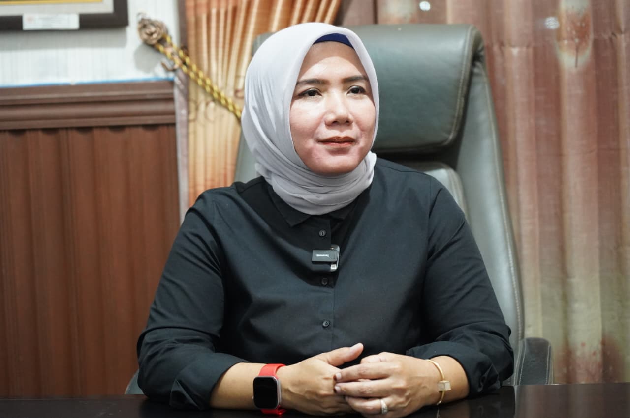 Plt Kepala Dinas Komunikasi dan Informatika (Diskominfo) Kota Probolinggo, Lucia Aries Yuliyanti, di Kantor Dinas Kominfo Kota Probolinggo, pada Jumat (17/10/2025). (Foto: Amiriyandi/InfoPublik)