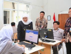 Gubernur Khofifah Tinjau Pelaksanaan TKA Gelombang ke-2 di SMAN 5 Surabaya, Pastikan Kendala Teratasi dengan Baik dan Motivasi Siswa Fokus Capai Target Terbaik