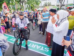 Gubernur Khofifah Lepas Gowes Bareng 1.000 Km Ride for Palestine, Serukan Pesan Perdamaian untuk Dunia