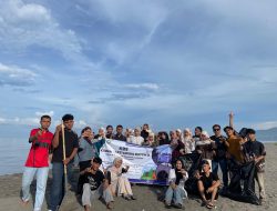 FKM YAPADAMU NW Mataram Gelar Kemah Bakti Sosial di Pantai Meninting: Aksi Nyata Wujudkan Kepedulian Lingkungan