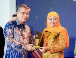 Pemprov Jatim Terima Penghargaan Mendagri atas Penyerapan Tenaga Kerja Tertinggi, Khofifah: Lapangan Kerja Makin Luas, TPT Turun