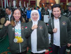 Gubernur Khofifah Serahkan Bonus Rp 8 Miliar Bagi 161 Atlet Dan Pelatih Berprestasi di SEA Games XXXIII Thailand