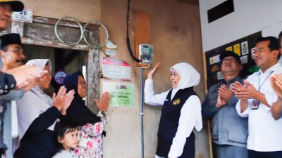 Gubernur Khofifah Dorong Elektrifikasi 100 Persen, 3.400 Rumah Tangga Miskin Terima Listrik Gratis