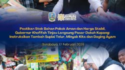 Sidak Pasar Dukuh Kupang, Khofifah Jamin Stok Bahan Pokok Aman