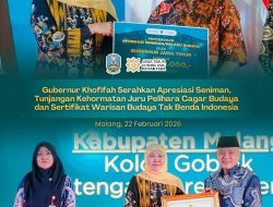 Gubernur Khofifah Apresiasi Seniman dan Pelestari Budaya di Festival Takjil Ramadhan Malang, Serahkan 46 Sertifikat WBTB 2025