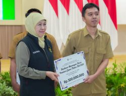 Gubernur Khofifah Salurkan Bansos Rp 16,1 Miliar untuk Warga Kabupaten Probolinggo, Perkuat Ekonomi dan Pemulihan Pascabencana