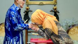 Gubernur Khofifah Sampaikan Duka Mendalam atas Wafatnya Try Sutrisno, Imbau Kibarkan Bendera Setengah Tiang Dua Hari