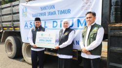 Tingkatkan Keselamatan Warga, Gubernur Khofifah Distribusikan 9.300 Drum Aspal bagi Perbaikan Jalan Daerah