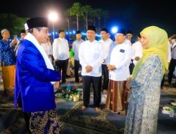 Gubernur Khofifah dan Wagub Emil Beserta 35 Ribu Lebih Jemaah Laksanakan _Qiyamul Lail_ dan Sahur Bersama di Masjid Al Akbar Surabaya