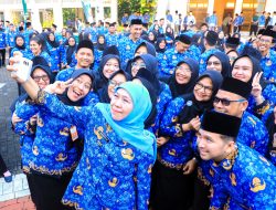 Gubernur Khofifah Pimpin Apel ASN Jelang Idul Fitri 1447 H, Tekankan Koordinasi dan Kesiapsiagaan Mudik Aman