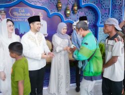 Ribuan Warga Padati Gedung Negara Grahadi di Hari Pertama Lebaran, Gubernur Khofifah Sebut Tradisi Riyayan Dekatkan Pemimpin dan Masyarakat