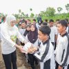 Penggunaan Gadget di SMA/SMK/SLB Jatim Resmi Diterapkan, Gubernur Khofifah Pastikan Pembelajaran Tertib