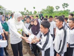 Penggunaan Gadget di SMA/SMK/SLB Jatim Resmi Diterapkan, Gubernur Khofifah Pastikan Pembelajaran Tertib
