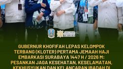 Gubernur Khofifah Lepas Kloter Perdana Jemaah Haji Embarkasi Surabaya, Pesankan Jaga Kesehatan