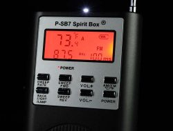 Mengungkap Cara Kerja Spirit Box: Alat “Ghost Detector” Secara Ilmiah