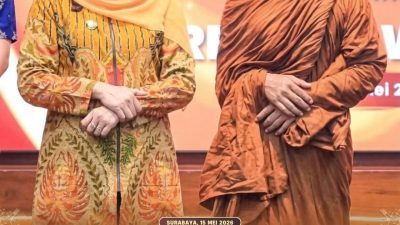 Gubernur Khofifah Sambut Rombongan Bhikkhu Lintas Negara di Grahadi, Ajak Perkuat Toleransi dan Harmoni