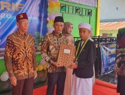 Khidmat dan Penuh Haru, Ponpes Al Ma’arif Babat Toman Wisuda Santri dan Apresiasi Penghafal Al-Qur’an