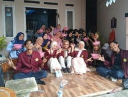 Mahasiswa Untirta Edukasi Budidaya Bayam Hidroponik  Menggunakan Rockwool dan Botol Bekas sebagai Upaya Mendukung  Ketahanan Pangan