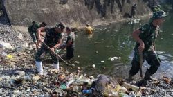 Kebersamaan yang Menginspirasi, TNI dan Warga Bersihkan Sungai Bersama