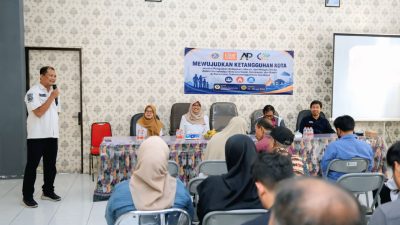 Departemen Administrasi Publik dan S2 Kebijakan Publik FISIP UNAIR Edukasi Warga Simomulyo Baru Tingkatkan Kesiapsiagaan Hadapi Tiga Ancaman Bencana