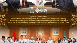 Gubernur Khofifah Sabet Dwija Praja Nugraha dari PB PGRI, Tegaskan Komitmen Wujudkan Pendidikan Jatim Berkualitas dan Merata
