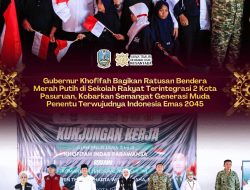 Gubernur Khofifah Bersama Danjen Akademi TNI Bagikan Ratusan Bendera Merah Putih di Sekolah Rakyat Terintegrasi 2 Kota Pasuruan, Tegaskan Generasi Muda adalah Penentu Terwujudnya Indonesia Emas 2045
