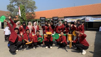 Mahasiswa KPM 04 UNIPDU Edukasi Pemilahan Sampah dan Sediakan Tempat Sampah di Jatibanjar