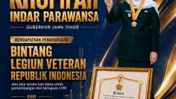Terima Anugerah Bintang LVRI, Gubernur Khofifah Ajak Generasi Kini Lanjutkan Perjuangan dengan Menjaga Persatuan