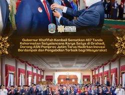 Gubernur Khofifah Kembali Sematkan 467 Tanda Kehormatan Satyalancana Karya Satya, Dorong ASN Jatim Terus Kembangkan Inovasi Berdampak Serta Do’akan Saudara Kita di NTT