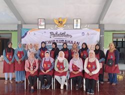 Ubaya Dorong Kemandirian Ekonomi Orang Tua Siswa SLB Kirana Hati Bunda Lewat Pelatihan Wirausaha