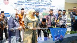 Gubernur Khofifah dan Menteri PPPA Panen Ikan Nila hingga Sawi Samhong, Tanam Jeruk Madu di Pameran SIKAP Jombang
