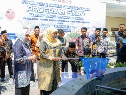 Gubernur Khofifah dan Menteri PPPA Panen Ikan Nila hingga Sawi Samhong, Tanam Jeruk Madu di Pameran SIKAP Jombang