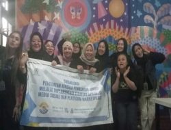 Dosen dan Mahasiswa Prodi Bisnis Digital serta Teknik Industri UTB Dampingi UMKM Pamula Pernak-Pernik Perkuat Pemasaran Digital di Kabupaten Bandung