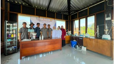 UBAYA-UWKS Perkuat Desa Atsiri Jatijejer melalui Hilirisasi Jahe dan Nilam