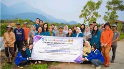 UBAYA dan UWKS Latih Petani Jatijejer Budidaya Jahe dan Nilam dengan Teknik Hugelkultur