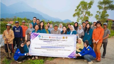 UBAYA dan UWKS Latih Petani Jatijejer Budidaya Jahe dan Nilam dengan Teknik Hugelkultur