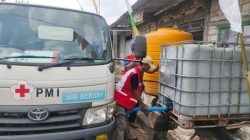 PMI dan BPBD Bojonegoro Pasok Air Bersih untuk Warga
