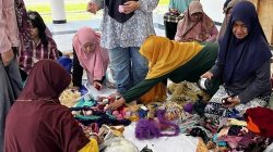 Bukan Sekadar Membuat Tote Bag, UBAYA Tanamkan Semangat Mandiri kepada Ibu-Ibu Sidoarjo