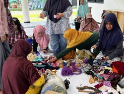 Bukan Sekadar Membuat Tote Bag, UBAYA Tanamkan Semangat Mandiri kepada Ibu-Ibu Sidoarjo
