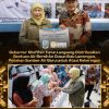 Khofifah Turun Langsung Salurkan Air Bersih untuk Warga Dusun Bulu Lamongan