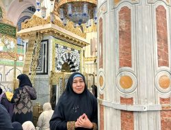 Khofifah Bersyukur Bisa Masuk Raudhah, Ajak Umat Islam Teladani Semangat Keilmuan Sayyidah Aisyah