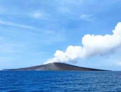 Badan Geologi Resmi Menurunkan Status Gunung Anak Krakatau ke Level II