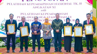 Khofifah Tutup PKN II dan PKP, Ajak ASN Perkuat Kolaborasi dan Inovasi