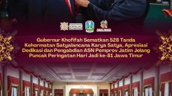 Gubernur Khofifah Sematkan 528 Tanda Kehormatan Satyalancana Karya Satya, Apresiasi Dedikasi dan Pengabdian ASN Pemprov Jatim Jelang Puncak Peringatan Hari Jadi ke-81 Jawa Timur