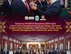 Gubernur Khofifah Sematkan 528 Tanda Kehormatan Satyalancana Karya Satya, Apresiasi Dedikasi dan Pengabdian ASN Pemprov Jatim Jelang Puncak Peringatan Hari Jadi ke-81 Jawa Timur