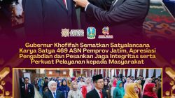 Khofifah Sematkan Satyalancana Karya Satya kepada 469 ASN Pemprov Jatim, Tekankan Integritas dan Pelayanan